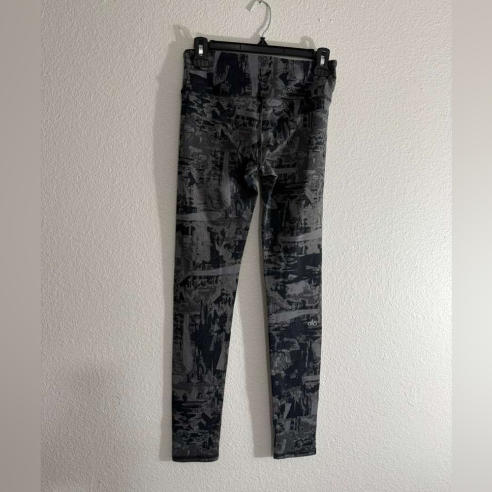 ALO Yoga Charcoal and Black Abstract Jeggings - Picture 2 of 4